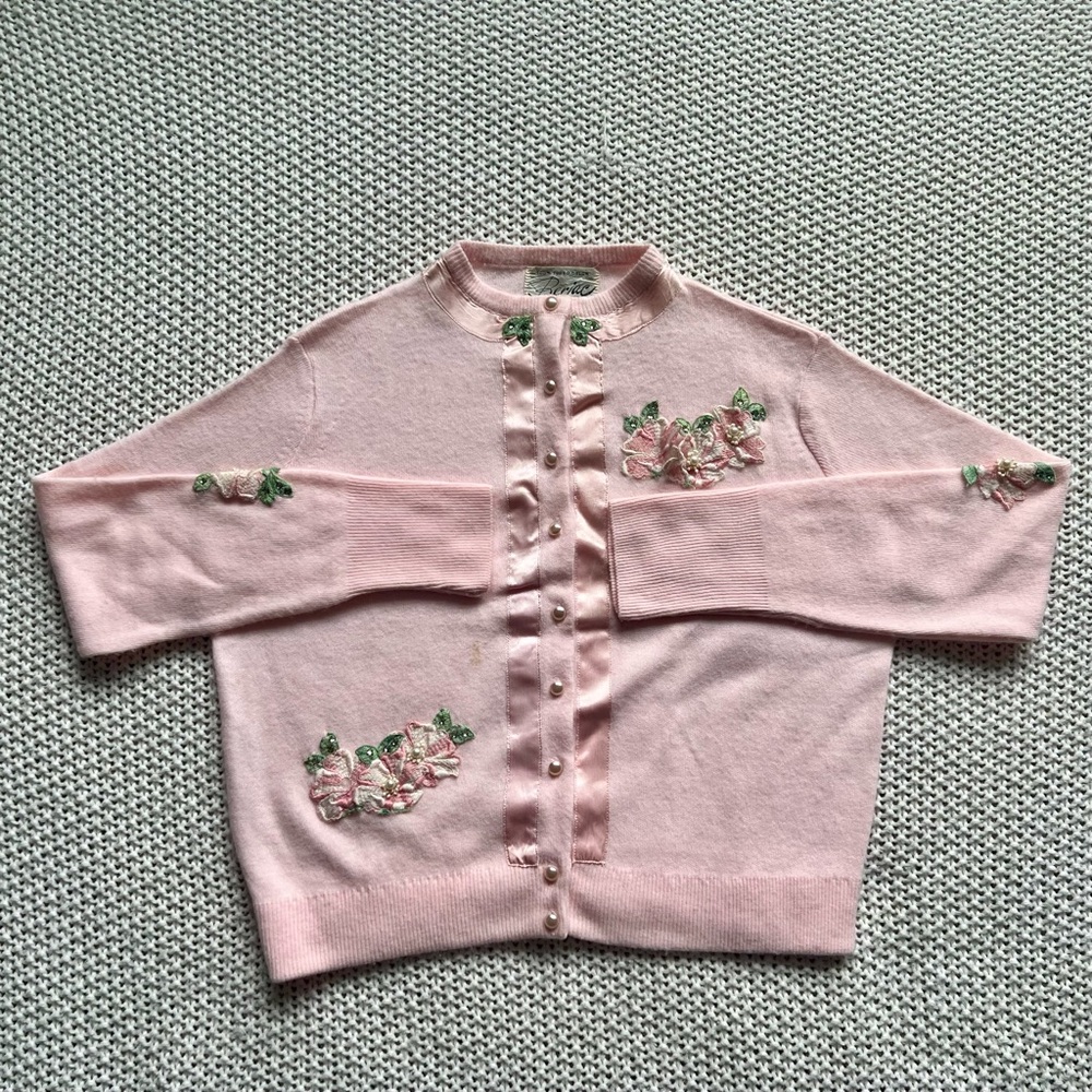 VINTAGE Pink Embroidered Women's Sweater small